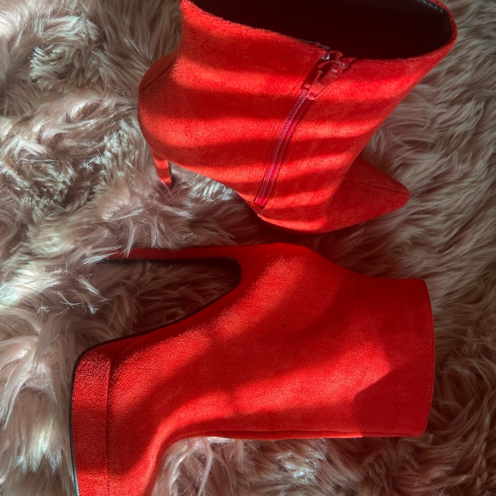 LaModish Boutique Red heeled Booties